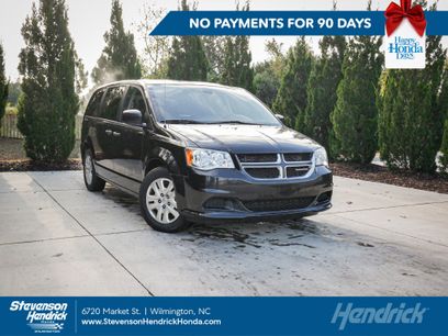 Used 2019 Dodge Grand Caravan SE w/ UConnect Hands-Free Group
