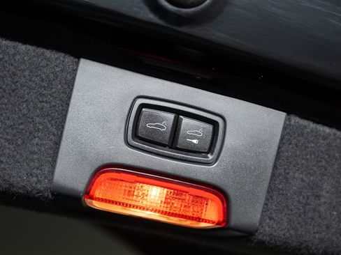 Used 2017 Porsche Cayenne S image 22