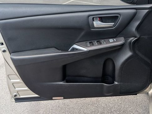 Used 2016 Toyota Camry SE FWD image 8