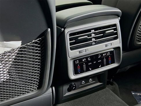 New 2026 Audi SQ7 Prestige image 25