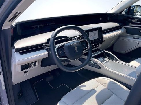 Used 2026 Lincoln Nautilus Premier AWD/4WD image 18