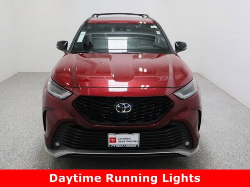 Certified 2024 Toyota Highlander XSE image 3