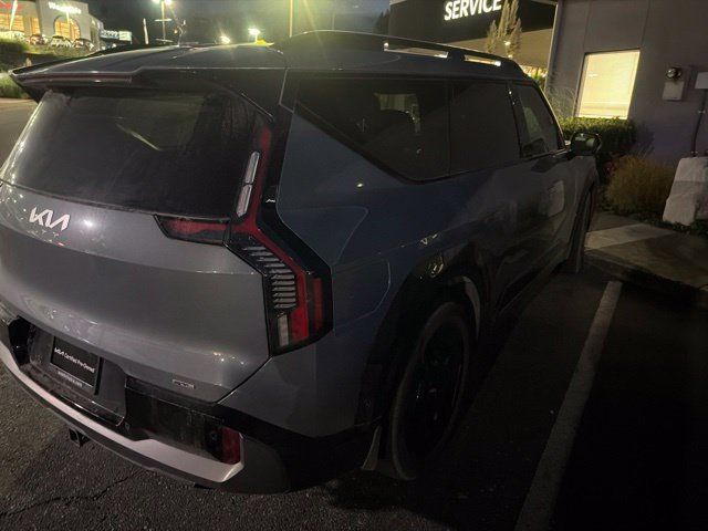 Certified 2024 Kia EV9 GT-Line AWD/4WD image 3