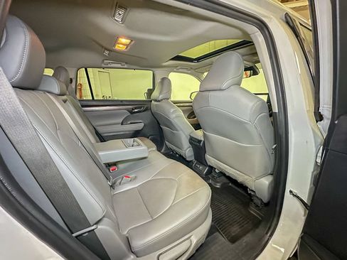 Used 2023 Toyota Highlander Limited AWD/4WD image 27