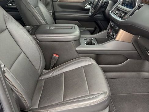 Used 2022 Chevrolet Suburban High Country image 17