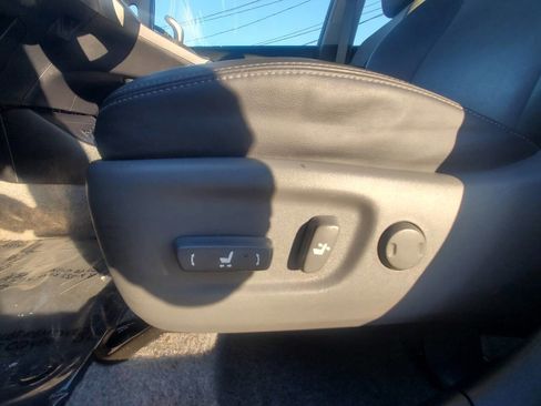 Used 2014 Toyota Prius Five image 12