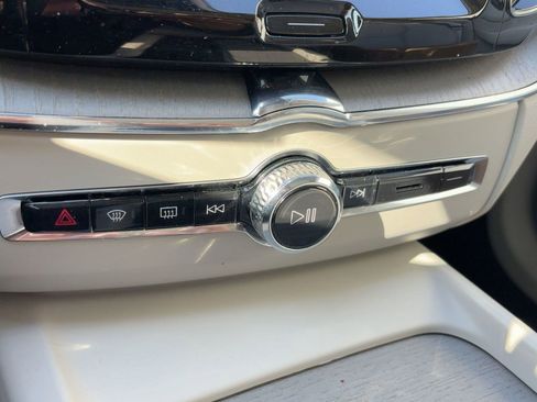 Certified 2023 Volvo XC60 T8 Plus w/ Climate Package image 18