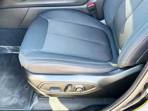Used 2024 Jeep Grand Cherokee Laredo w/ Luxury Tech Group I RWD image 18