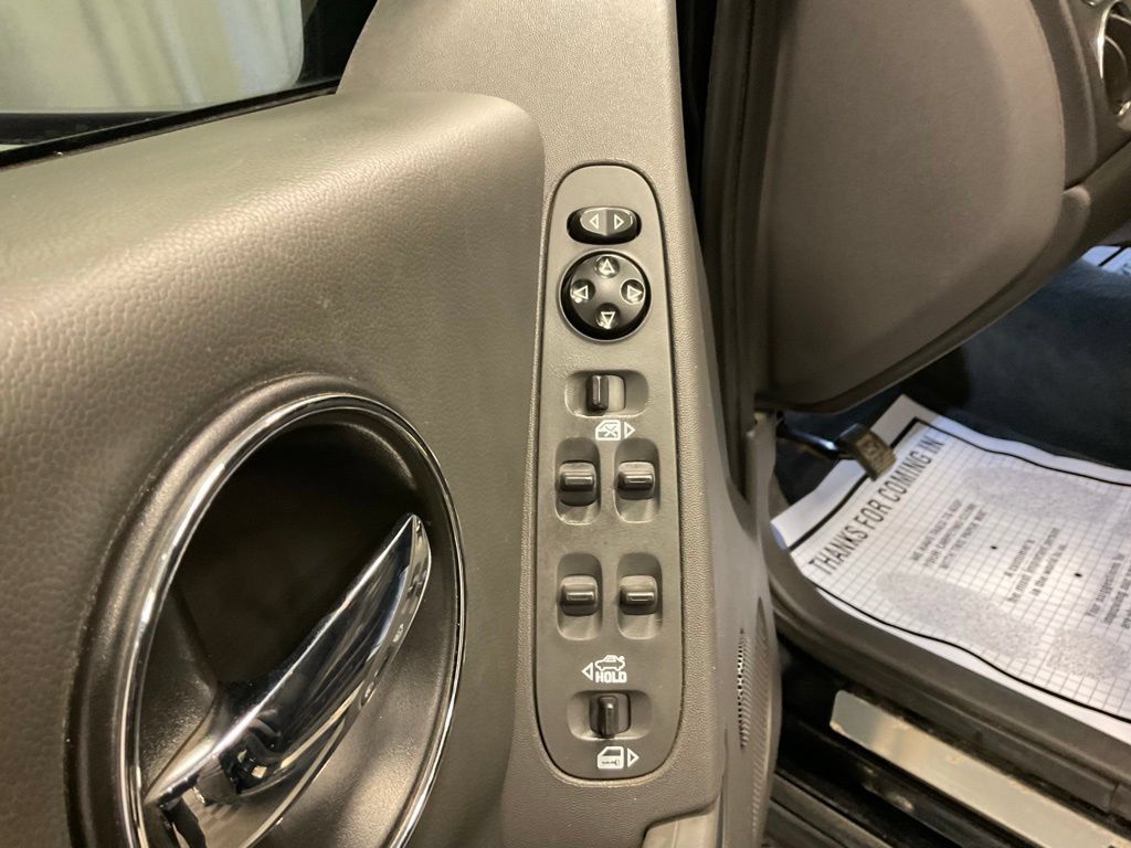 Used 2005 Pontiac Grand Prix GXP w/ Premium Audio Package FWD image 20