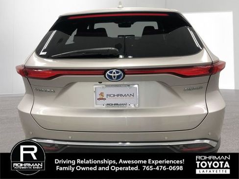 Used 2023 Toyota Venza Limited image 6