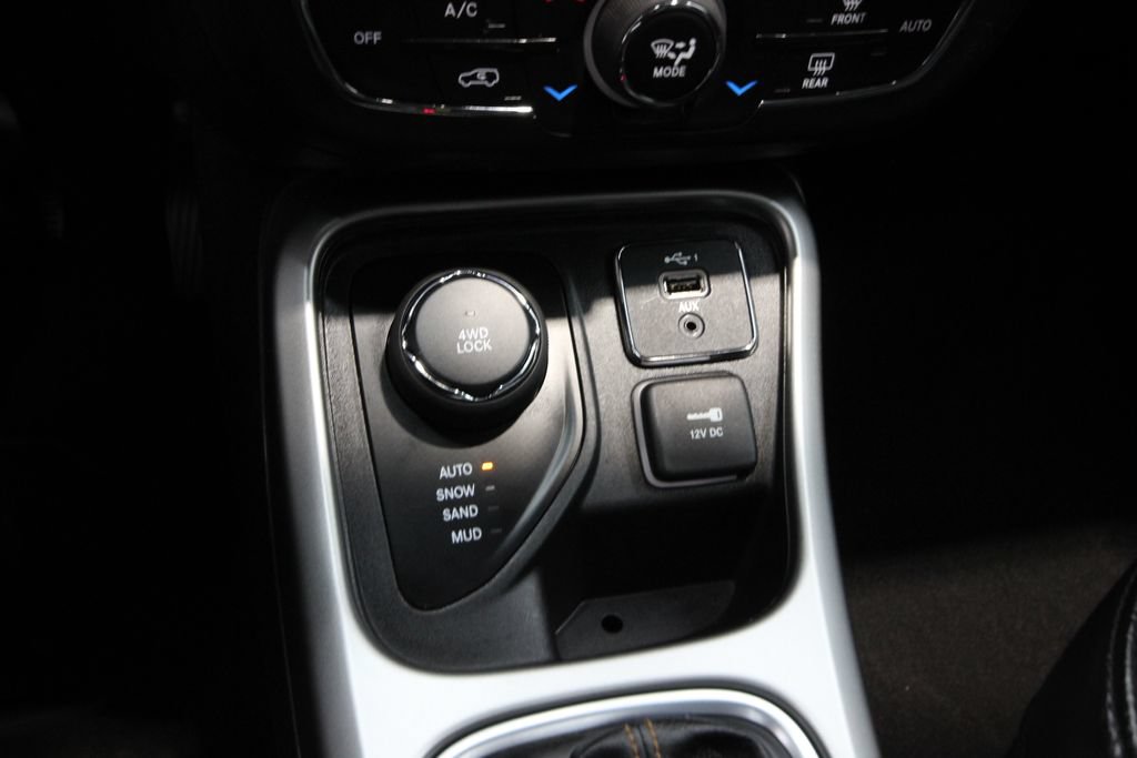 Used 2020 Jeep Compass Latitude AWD/4WD image 21