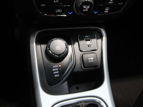 Used 2020 Jeep Compass Latitude AWD/4WD image 21