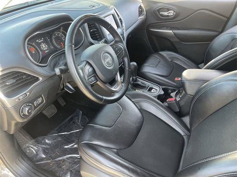 Used 2021 Jeep Cherokee Latitude Plus image 16