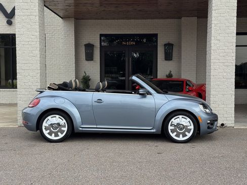 Used 2019 Volkswagen Beetle 2.0T Final Edition SEL image 18