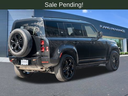Used 2023 Land Rover Defender 110 X-Dynamic SE AWD/4WD image 4
