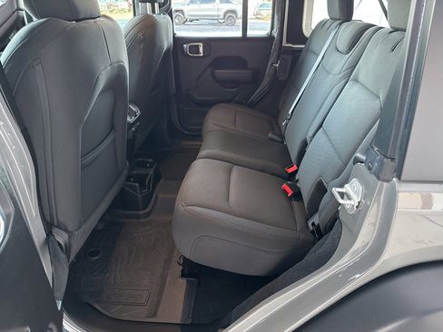 Used 2023 Jeep Wrangler Altitude image 21