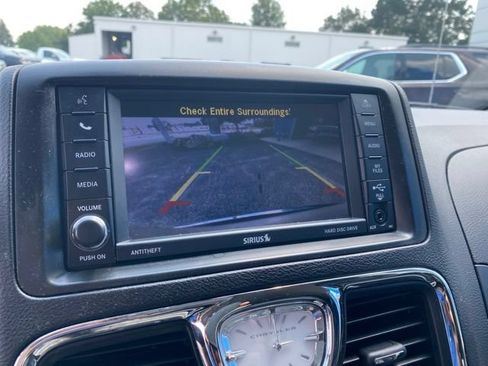 Used 2013 Chrysler Town & Country Touring FWD image 24