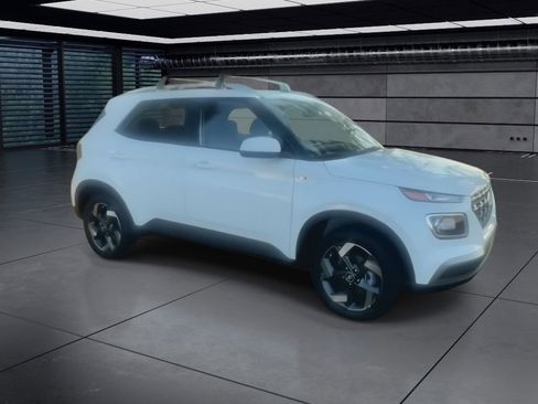 Used 2026 Hyundai Venue SEL image 2