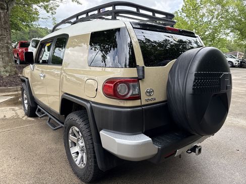 Used 2014 Toyota FJ Cruiser 4WD w/ Upgrade Package image 5