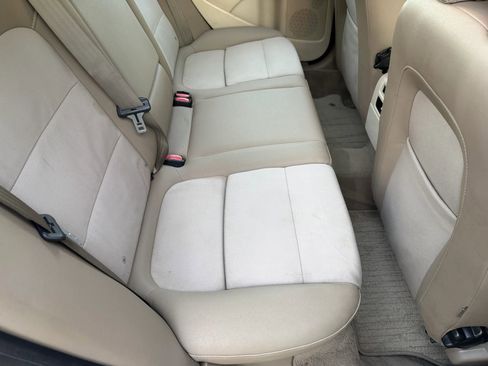 Used 2010 Volvo V70 image 12