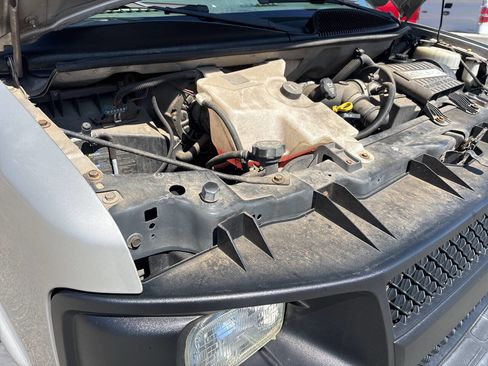 Used 2006 Chevrolet Express 2500 image 31