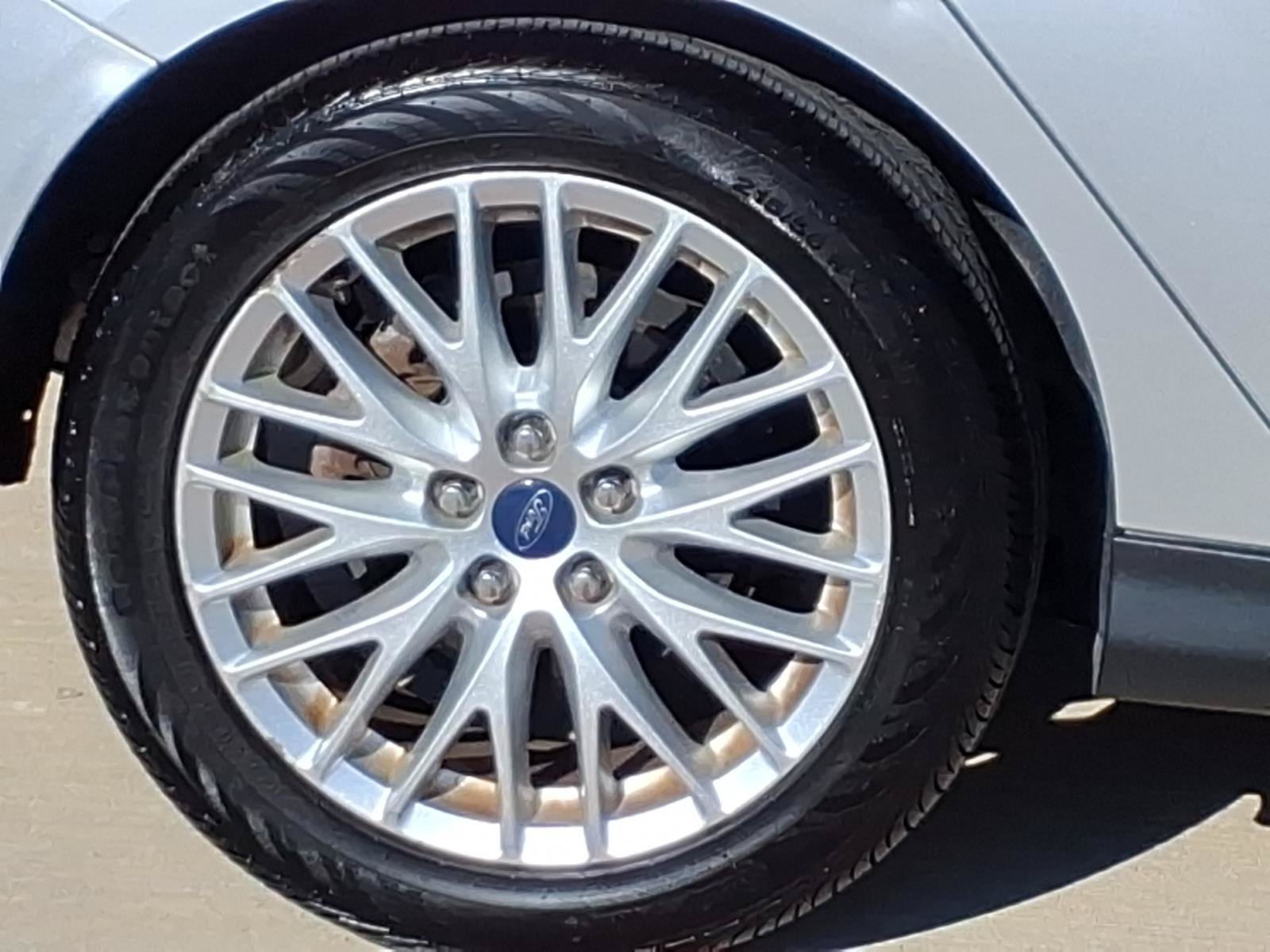 Used 2012 Ford Focus SEL FWD image 5