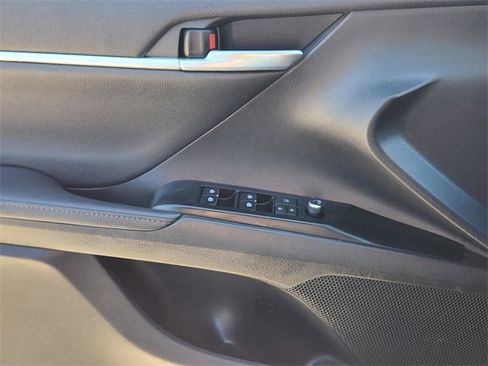 Used 2020 Toyota Camry XLE image 23