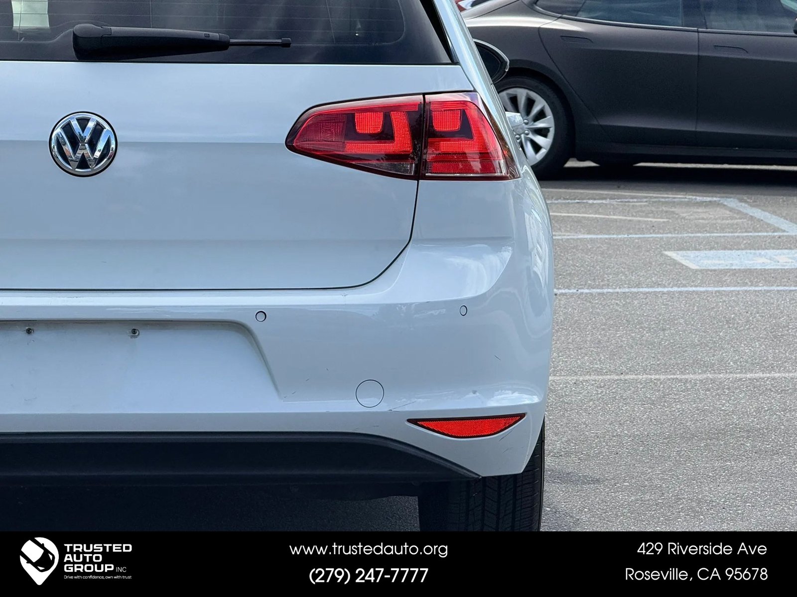 Used 2015 Volkswagen e-Golf SEL Premium FWD image 13