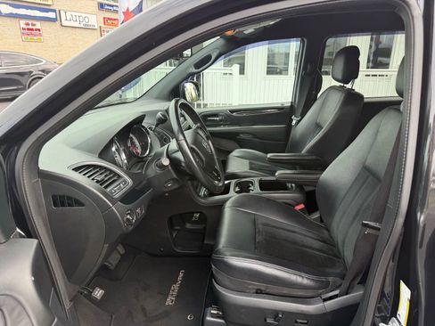 Used 2014 Dodge Grand Caravan SXT FWD image 14