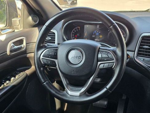 Used 2020 Jeep Grand Cherokee Laredo RWD image 34
