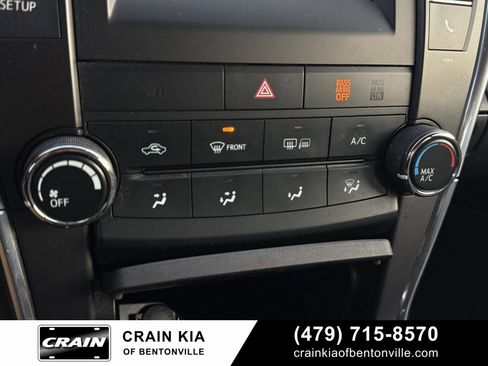 Used 2016 Toyota Camry SE image 14