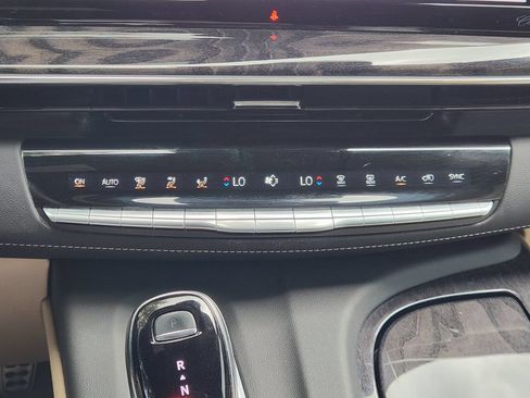 Used 2022 Cadillac Escalade Premium Luxury AWD/4WD image 17