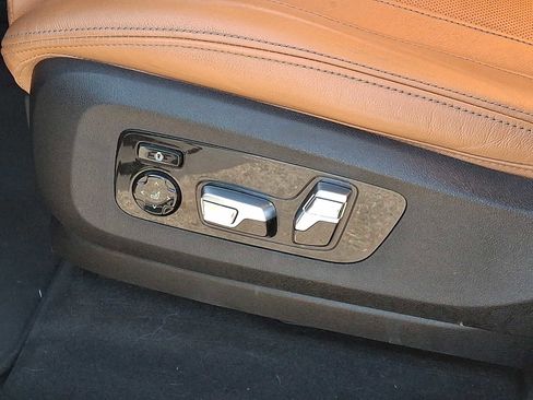 Used 2021 BMW X7 xDrive40i w/ M Sport Package AWD/4WD image 12