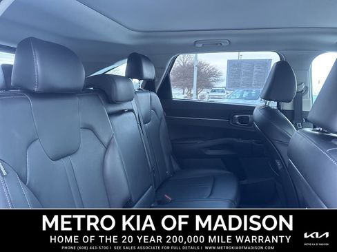 Used 2024 Kia Sorento S w/ Panoramic Sunroof Package image 40