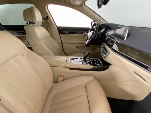 Used 2020 BMW 740i image 20