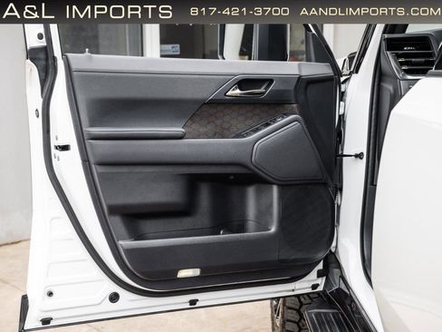 Used 2024 Lexus GX 550 w/ Cold Area Package image 41