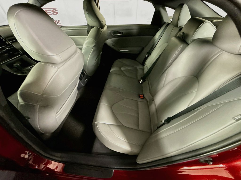 Certified 2021 Toyota Avalon XLE w/ Moonroof Package FWD image 27