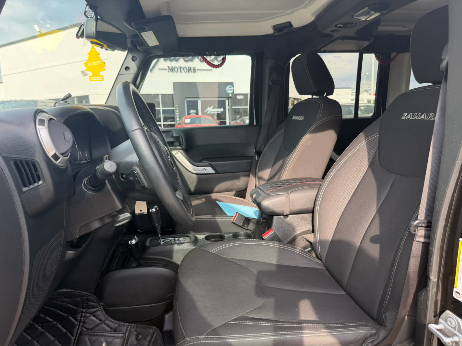 Used 2018 Jeep Wrangler Unlimited Sahara AWD/4WD image 6