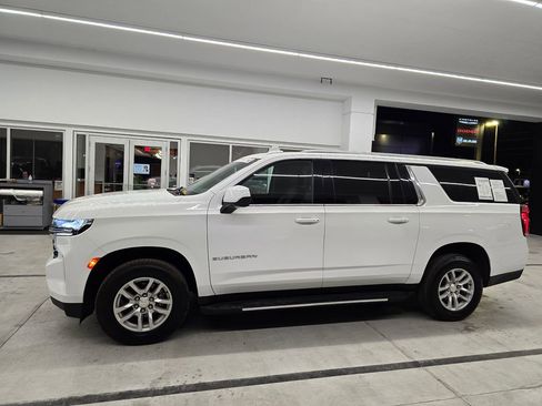 Used 2023 Chevrolet Suburban LT image 3
