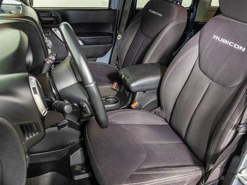 Used 2014 Jeep Wrangler Unlimited Rubicon w/ Connectivity Group AWD/4WD image 18