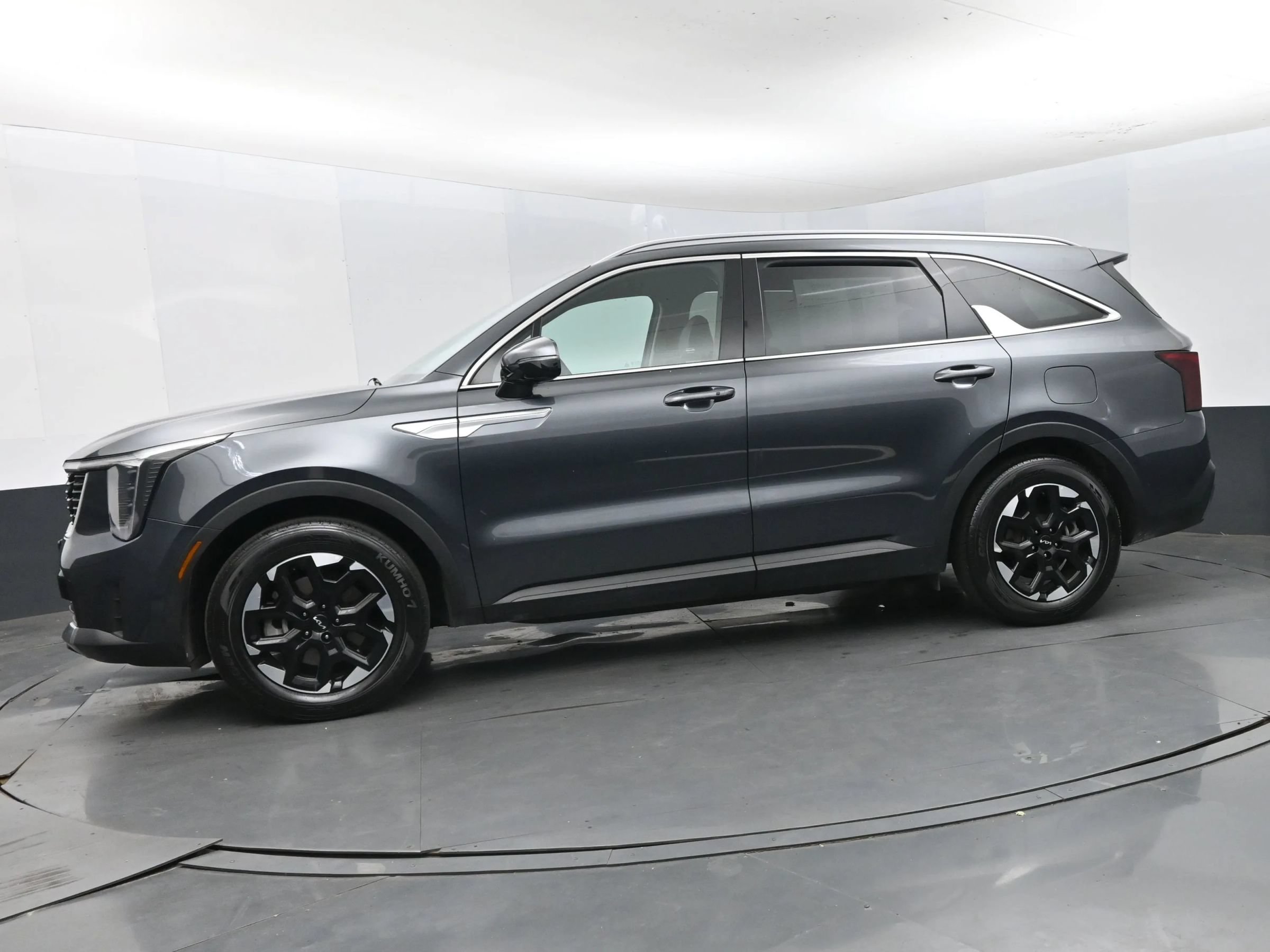 Used 2024 Kia Sorento S FWD image 5
