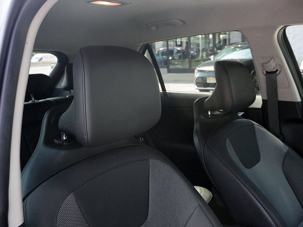 Used 2023 Kia Niro EX FWD image 30