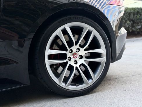 Used 2016 Jaguar F-TYPE R image 39