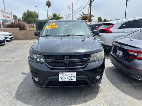 Used 2018 Dodge Journey SXT w/ Connectivity Group FWD image 15