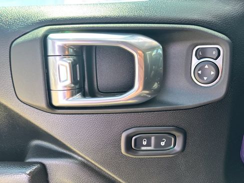Used 2023 Jeep Wrangler Rubicon w/ LED Lighting Group AWD/4WD image 17