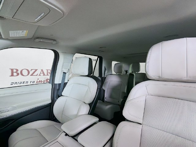 New 2026 Lincoln Navigator Premiere AWD/4WD image 23