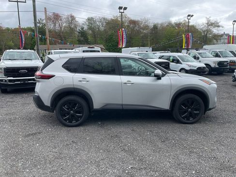Used 2023 Nissan Rogue SV AWD/4WD image 4