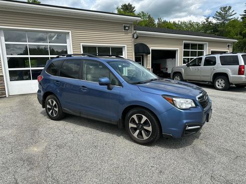 Used 2017 Subaru Forester 2.5i Limited image 3