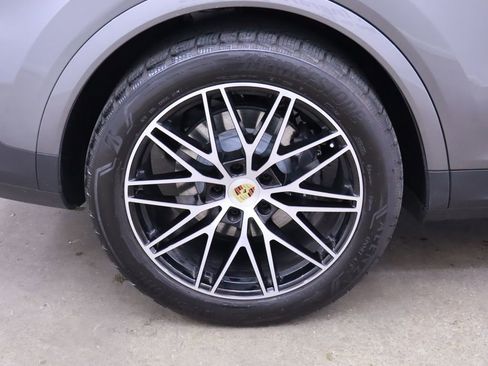 New 2024 Porsche Cayenne image 15