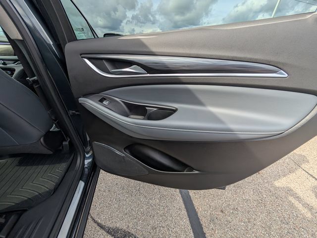 Used 2018 Buick Enclave Essence AWD/4WD image 9